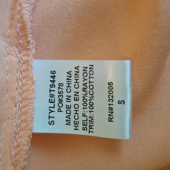 ENTRO Off the Shoulder Crochet Top in Peach. NWT Size Small - Picture 10 of 10